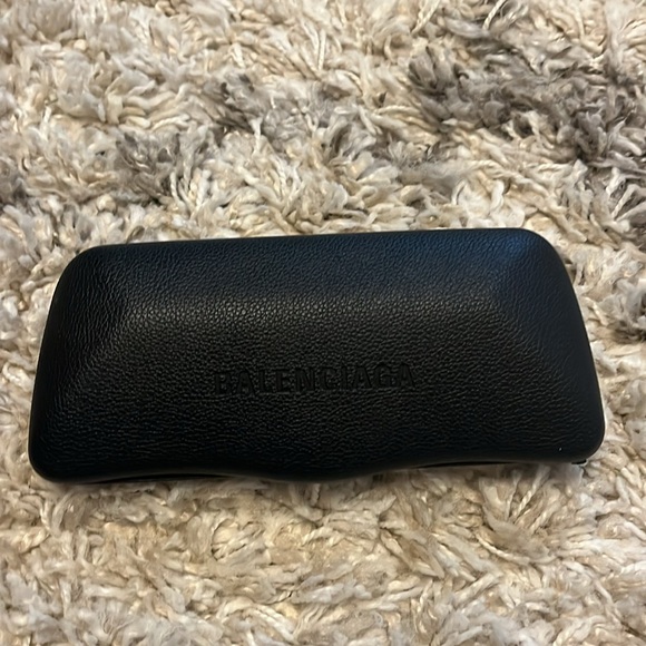 Balenciaga cat eye sunglasses with case. Pre-owned. Black. - Picture 7 of 7